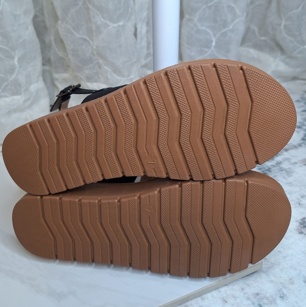 Meraki Strap Black Sandals with Tan Sole And Buckle Clouser Boutique - Picture 5 of 6